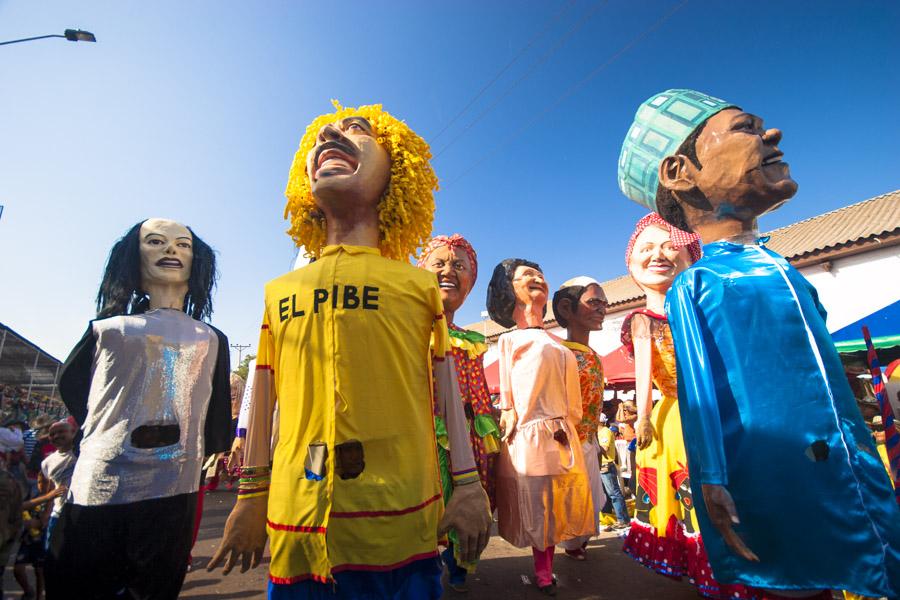 Marionetas en la Batalla de Flores, Carnaval de Ba...