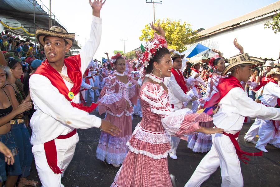 Comparsa Bailando Cumbia en la Batalla de Flores, ...