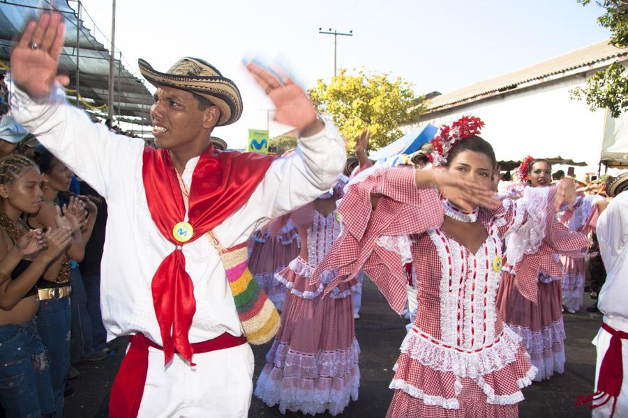 Comparsa Bailando Cumbia en la Batalla de Flores, ...