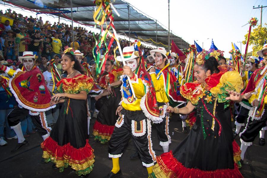 Comparsa Bailando el Garabato en la Batalla de Flo...