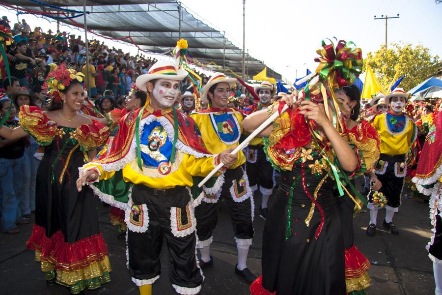 Comparsa Bailando el Garabato en la Batalla de Flo...