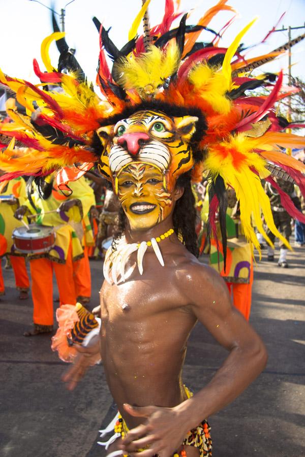 Hombre Disfrazado en la Batalla de Flores, Carnava...