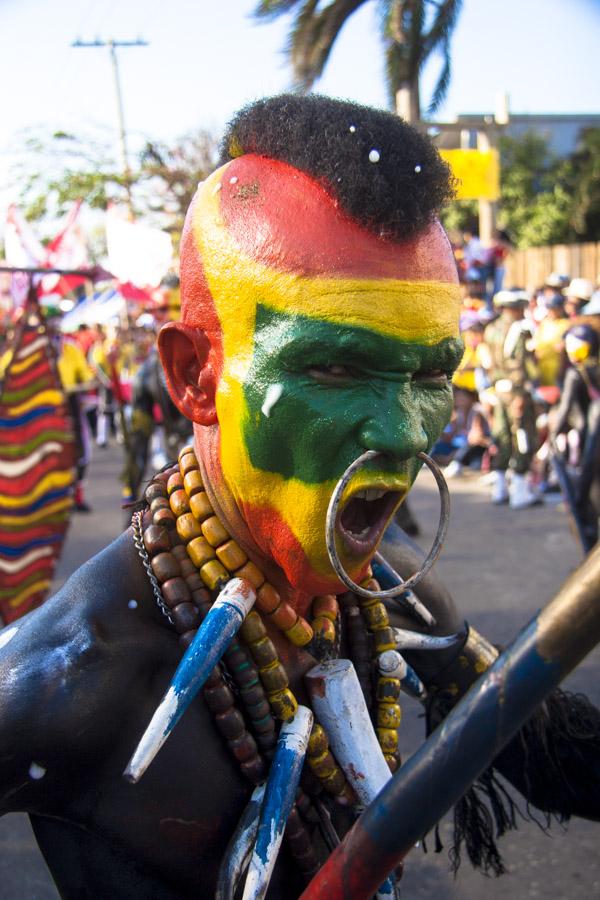 Hombre Disfrazado de Canival en la Batalla de Flor...