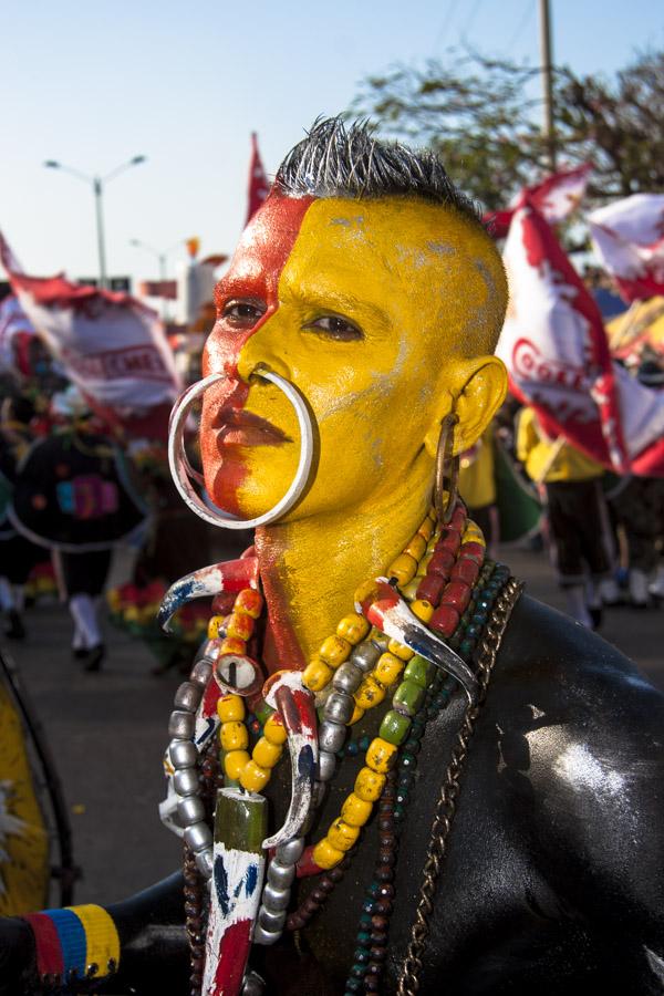 Rostro de un Hombre Disfrazado de Canival en la Ba...