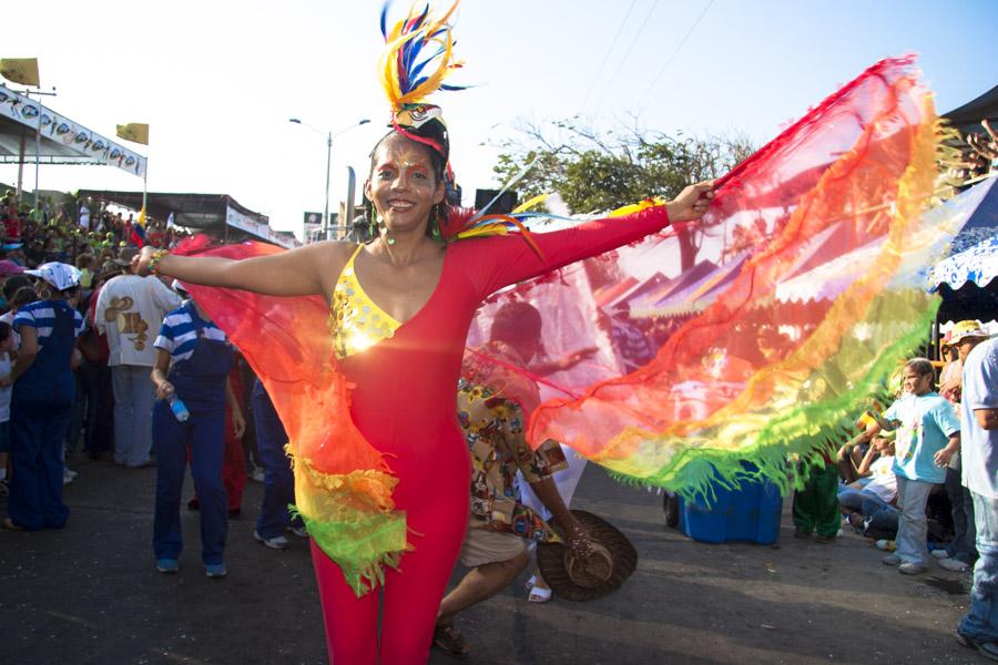 Mujer Disfrazada Bailando en el Rumbodromo, Batall...