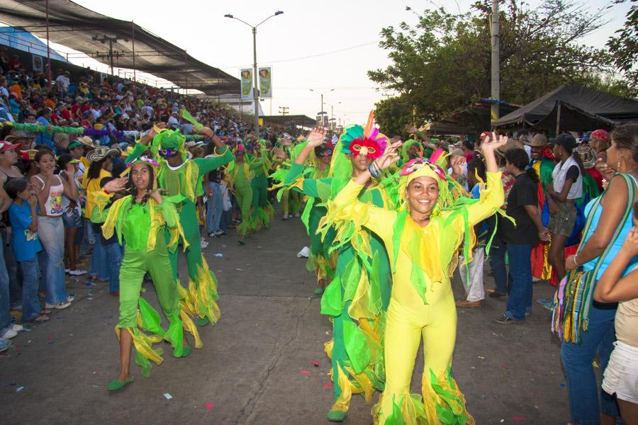 Comparsa Desfilando en la Batalla de Flores, Carna...