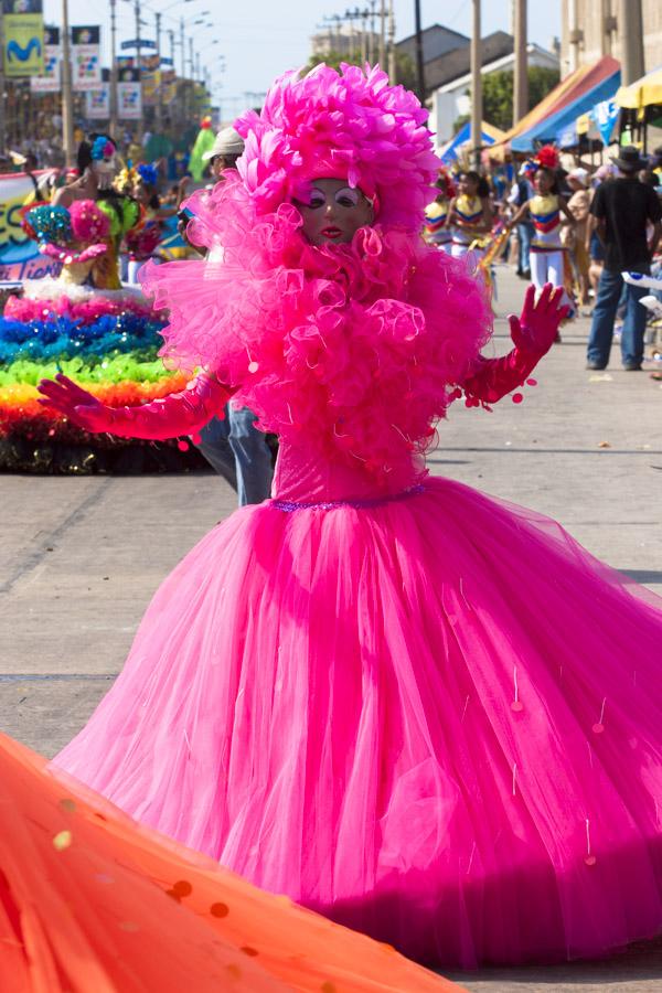 Persona Disfrazada en la Via 40 en el Desfile de F...