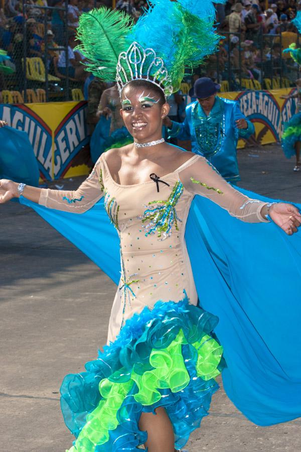 Mujer con Traje de Fantasia en el Desfile de Fanta...