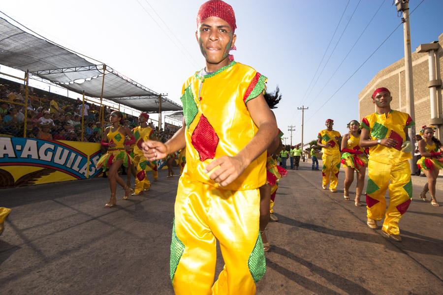 Comparsa Bailando en la Via 40, Desfile de Fantasi...