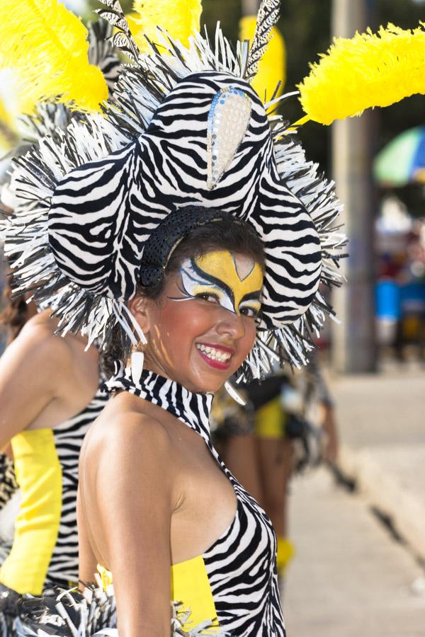 Mujer con Tocado, Desfile de Fantasia, Carnaval de...