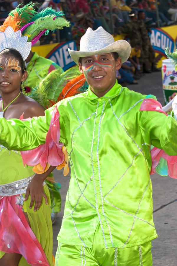 Hombre Disfrazado Bailando en la Via 40, Desfile d...