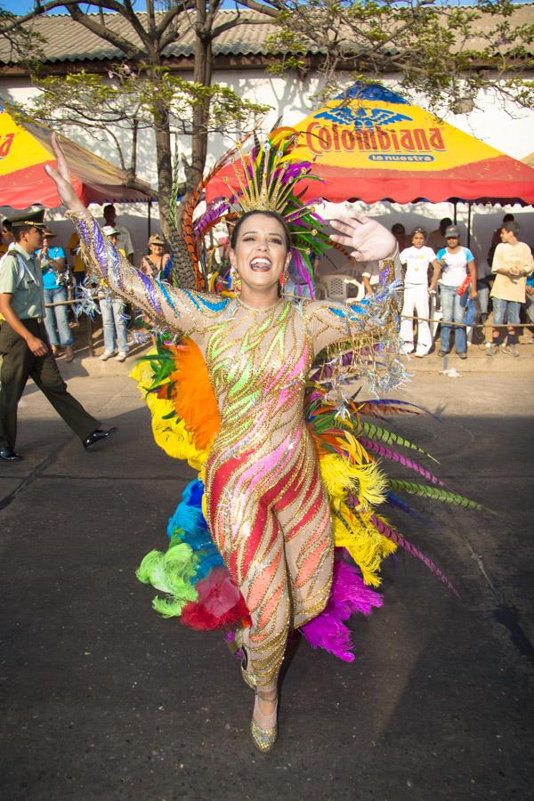 Reina del Carnaval Bailando en la Via 40, Desfile ...