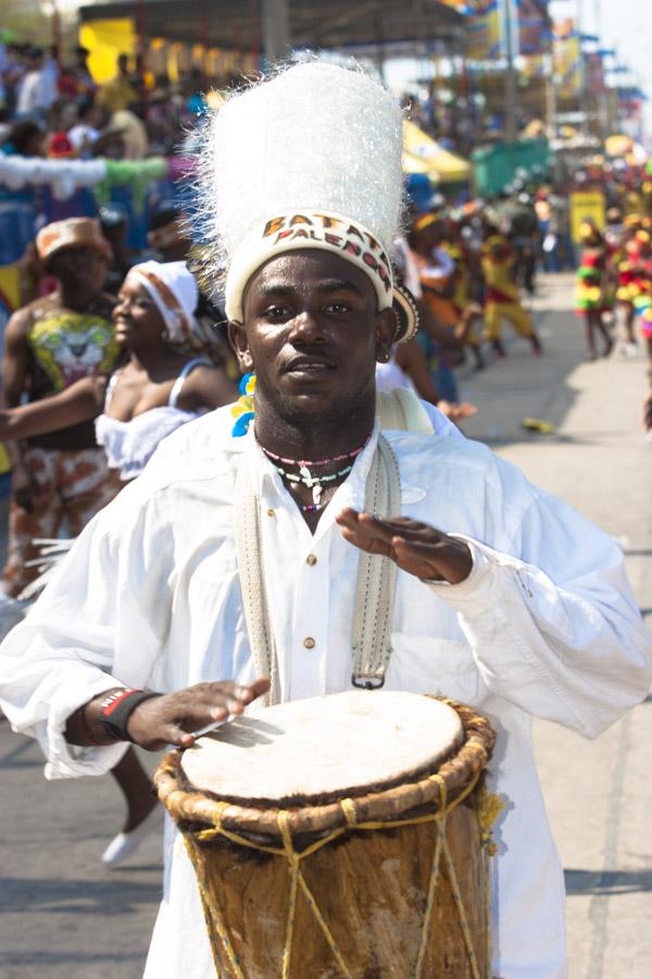 Hombre Tocando Tanbora en la Gran Parada, Carnaval...