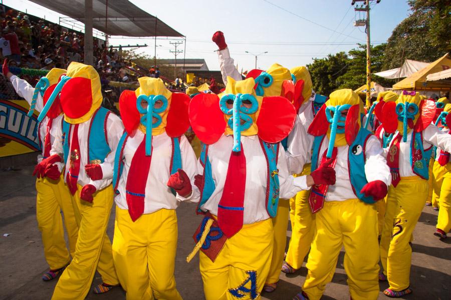 Comparsa de Marimondas Bailando en la Gran Parada,...