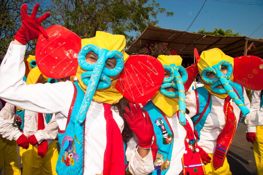 Comparsa de Marimondas Bailando en la Gran Parada,...