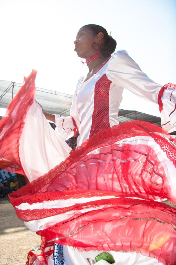 Mujer Bailando Cumbia en la Gran Parada, Carnaval ...