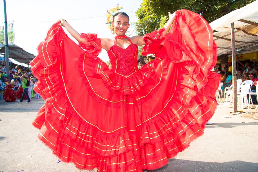 Mujer Bailando Cumbia en la Gran Parada, Carnaval ...