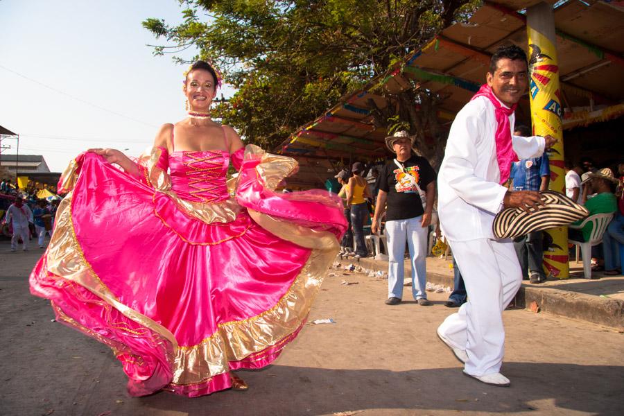 Pareja Bailando en la Gran Parada, Carnaval de Bar...