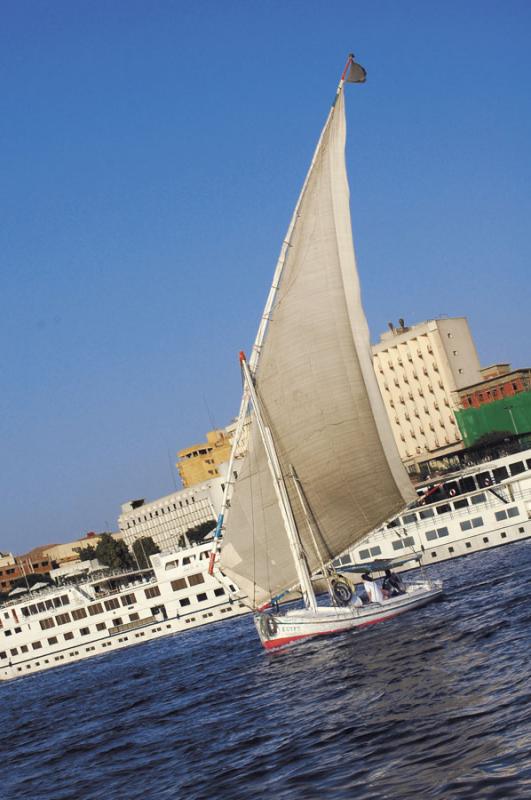 Faluca Navegando en el Rio Nilo, Egipto, El Cairo