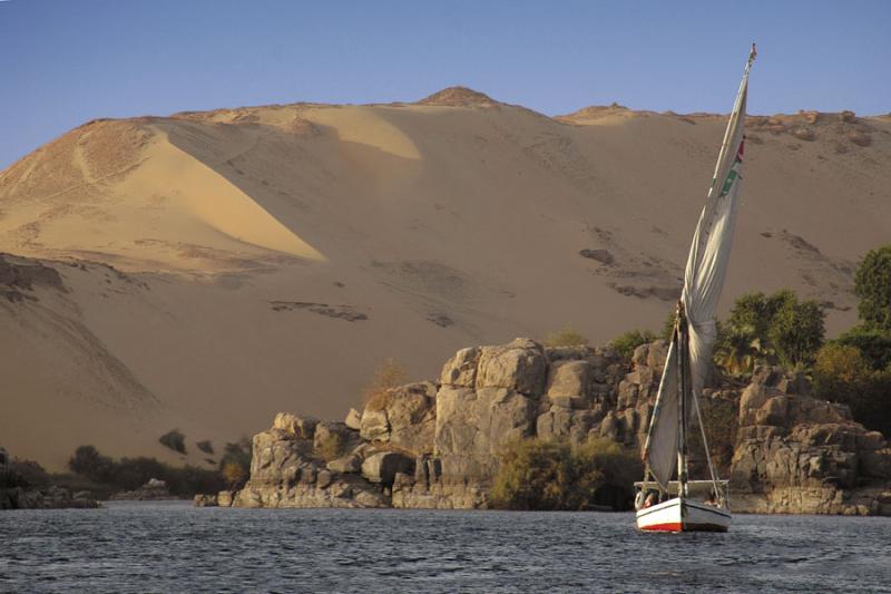 Faluca Navegando en el Rio Nilo, Egipto, El Cairo