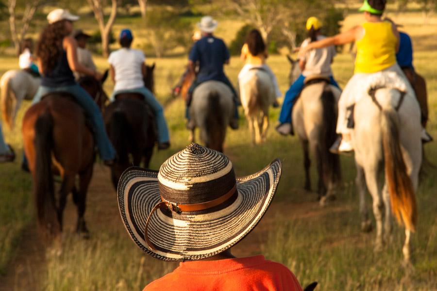 Grupo de Personas Montado a Caballo en Monteria, C...