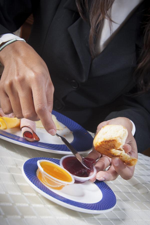 Mujer Comiendo