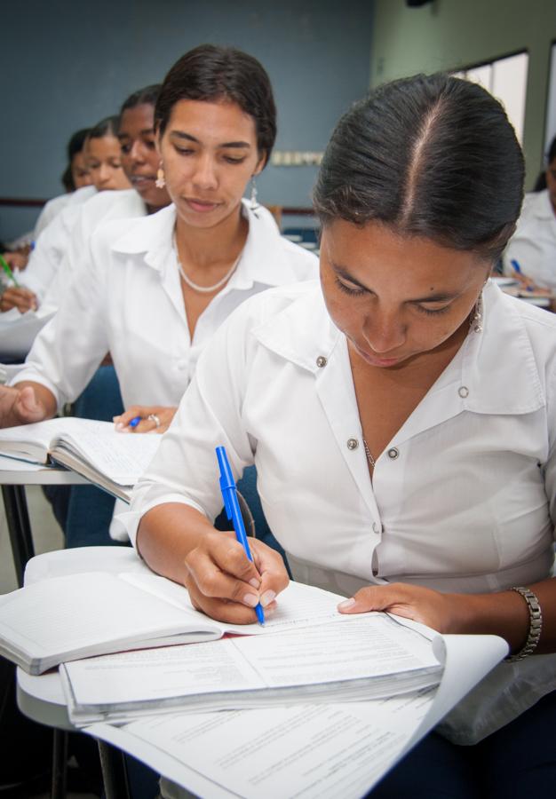 Mujeres Estudiando