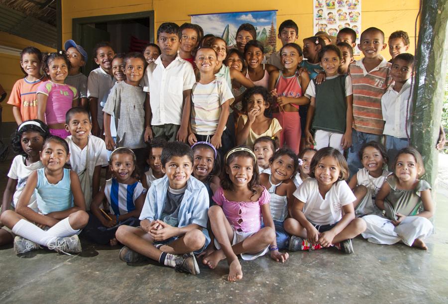 Grupo de Niños Sonrientes 