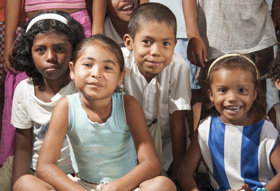 Grupo de Niños Sonrientes 