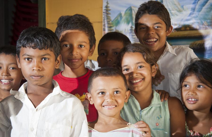 Grupo de Niños Sonrientes 