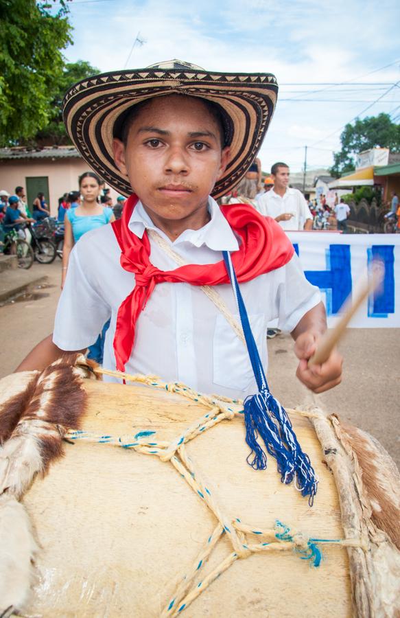 Joven en Traje Tipico Tocando Tambor