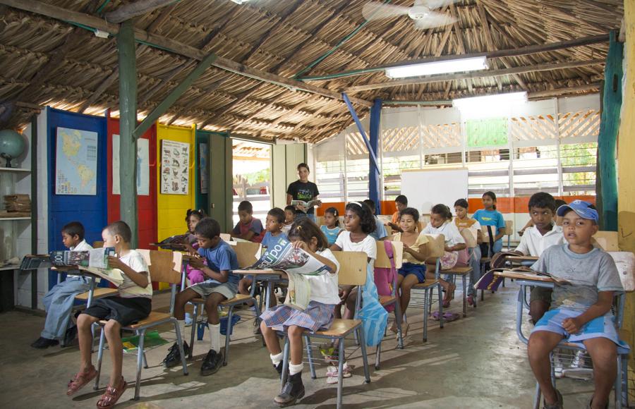 Niños en un Salon de Clases