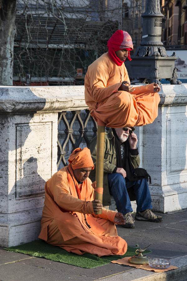 Hombre Levitando, Roma, Lacio, Italia, Europa Occi...