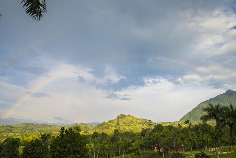 Arcoiris en el Campo Venecia, Antioquia, Colombia