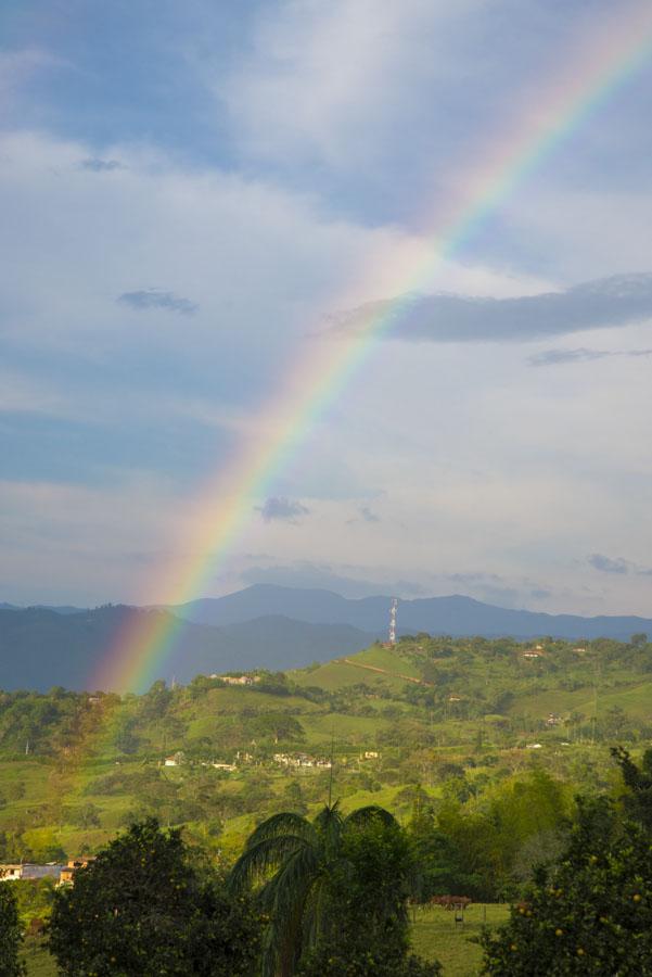 Arcoiris en el Campo Venecia, Antioquia, Colombia