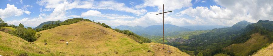 Paisaje y Cruz Venecia, Antioquia, Colombia