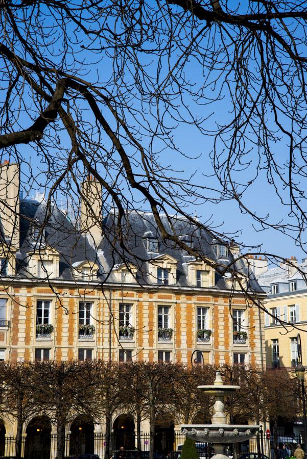 Plaza de los Vosgos, Palacio Real, Paris, Francia,...