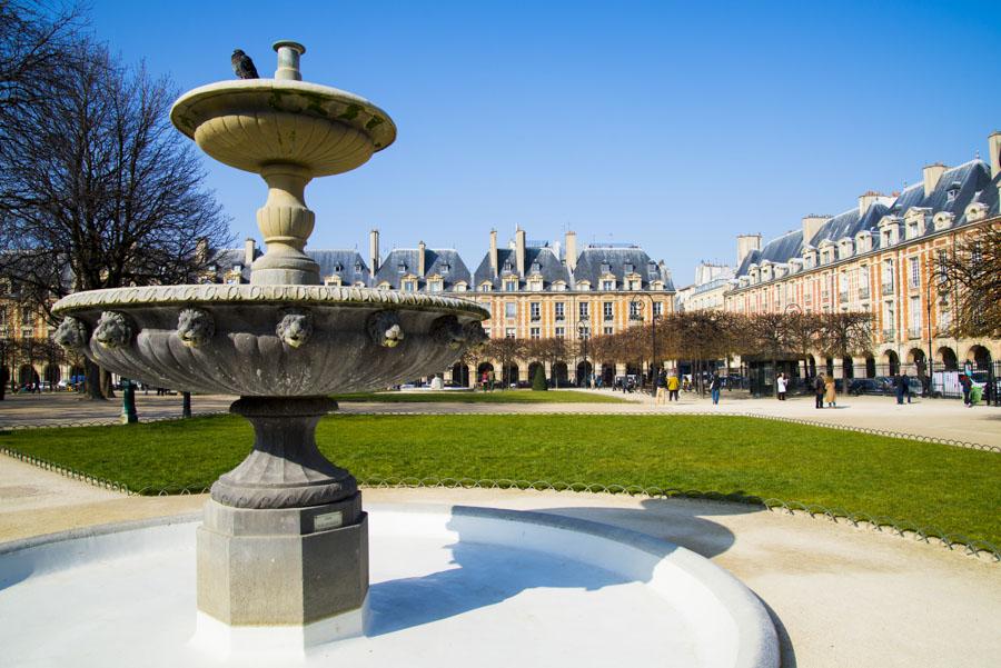 Plaza de los Vosgos, Palacio Real, Paris, Francia,...