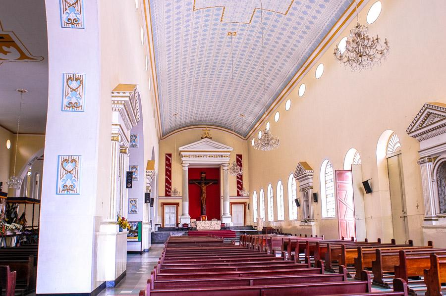 Interior de una Iglesia, Neiva, Colombia