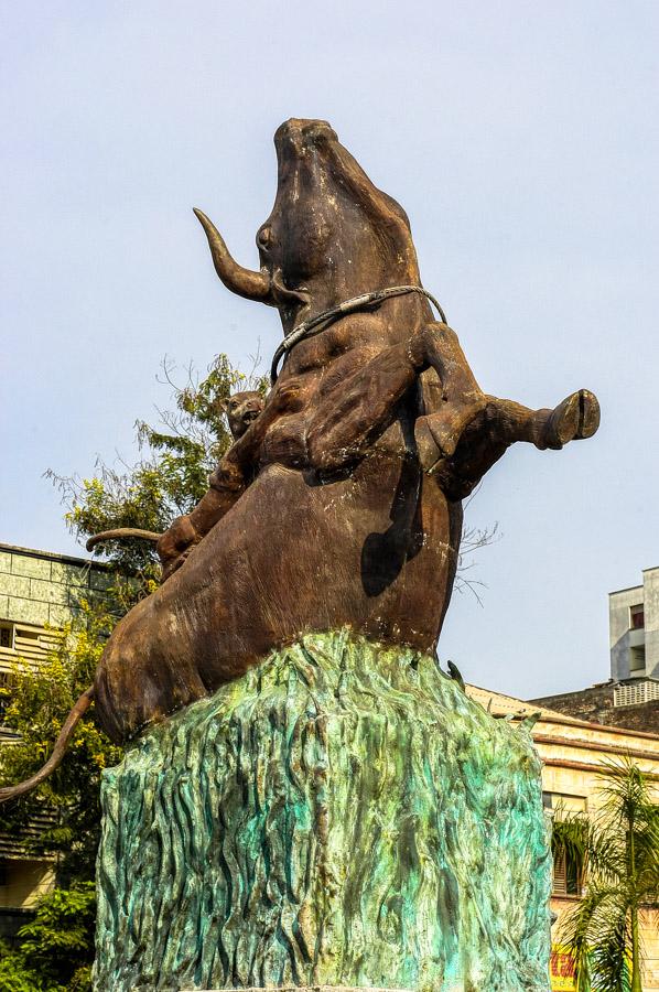 Escultura de un Toro, Neiva, Colombia