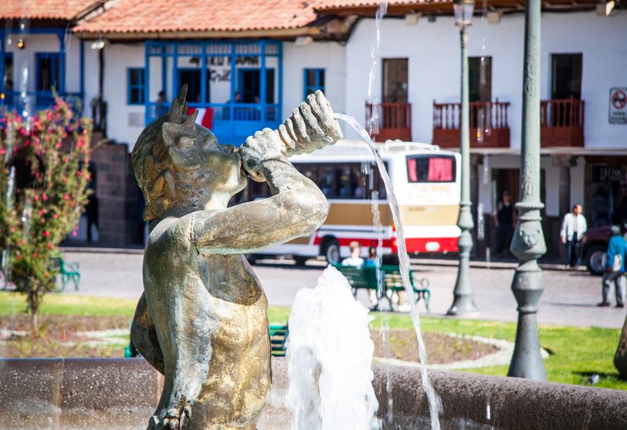 Pileta en Plaza de Armas del Peru, Cuzco, Cusco, S...