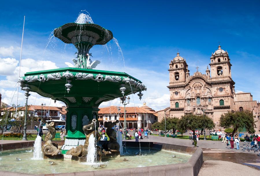 Pileta en Plaza de Armas del Peru, Cuzco, Cusco, S...