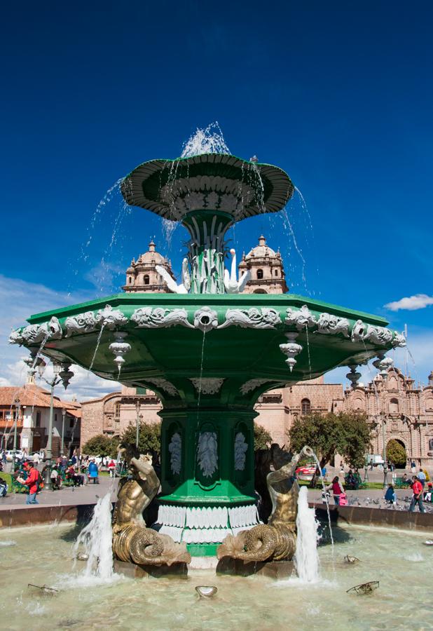 Pileta en Plaza de Armas del Peru, Cuzco, Cusco, S...