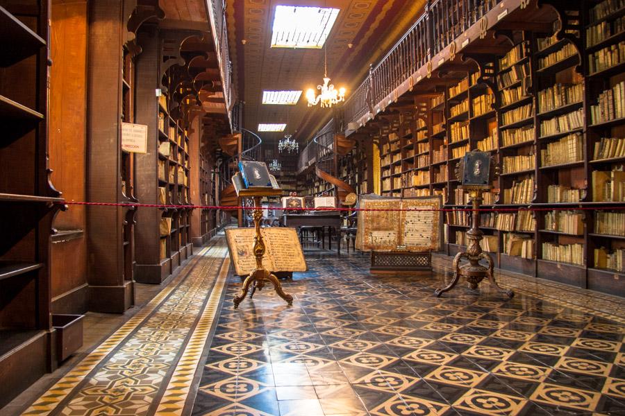 Biblioteca de la Basilica y Convento de San Franci...