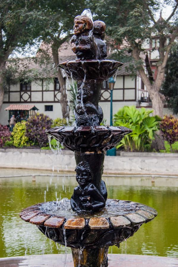 Fuente del Parque Central - Pintores, Miraflores, ...