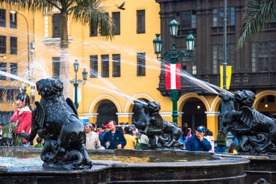 Fuente in la Plaza Mayor, Lima, Peru, Sur America