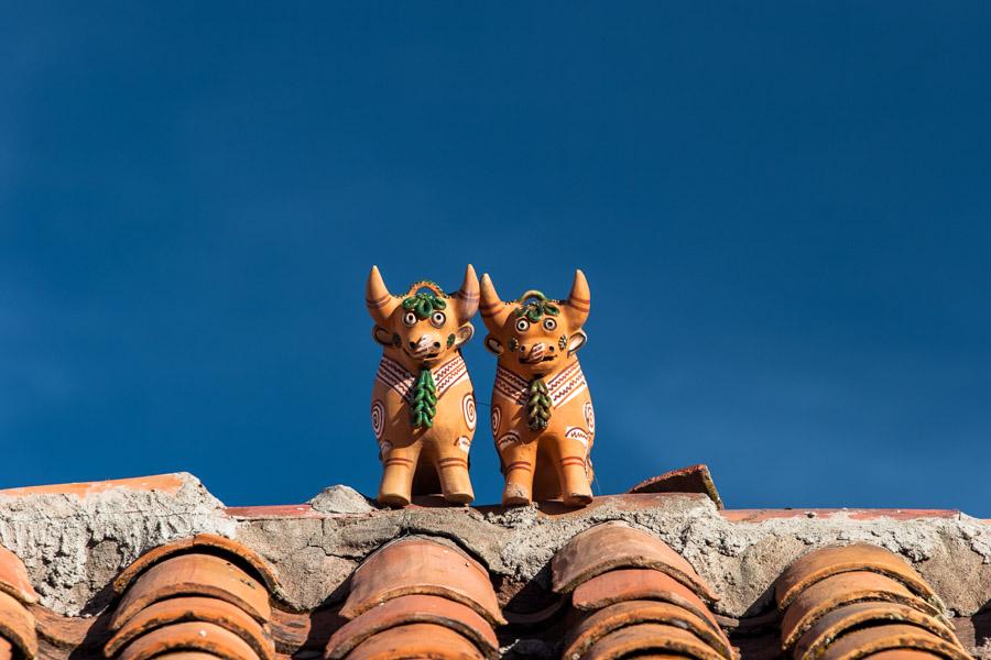 Artesania de Toritos de Pucara, Provincia del Puno...