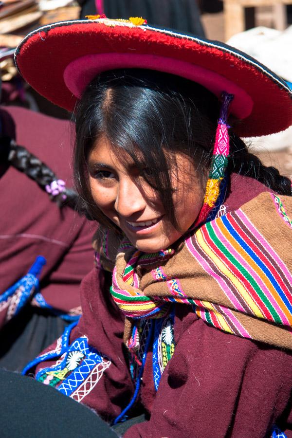 Niña Indigena en Distrito de San Pedro de Cacha P...