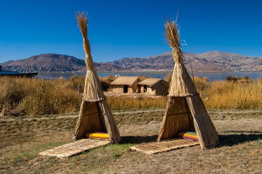 Chozas Hechas de Totora, Hotel Sonesta Lago Titica...