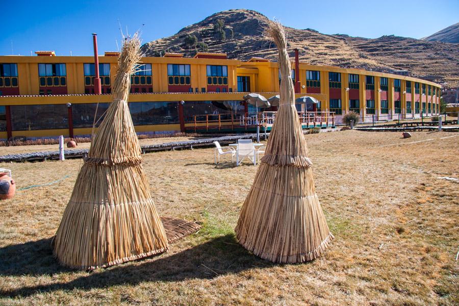 Chozas Hechas de Totora, Hotel Sonesta Lago Titica...